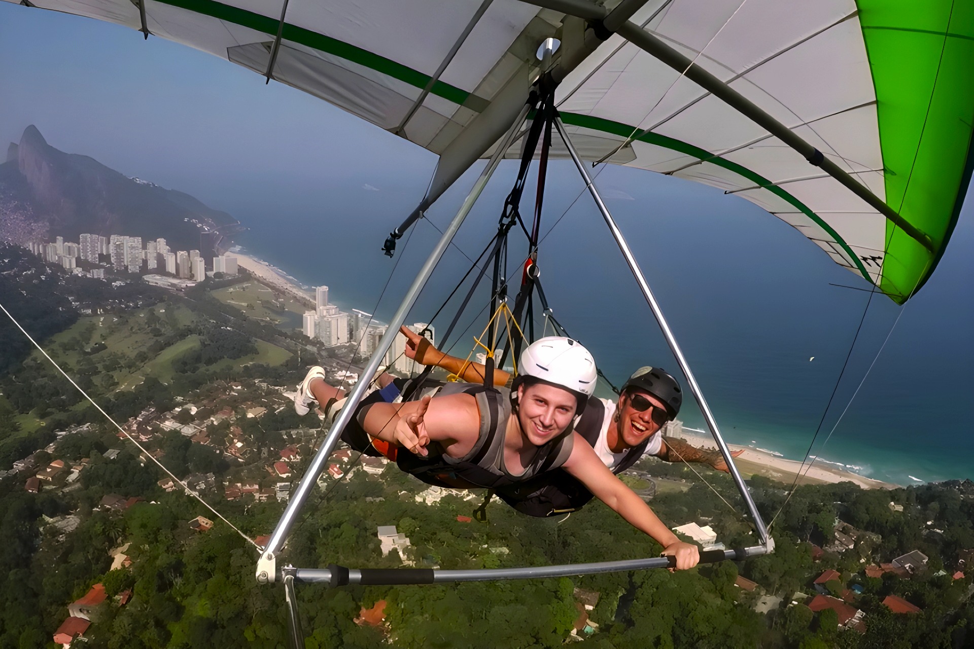 Come Fly a Hang Glider! Pure adrenaline to capture the best of Rio in your memory