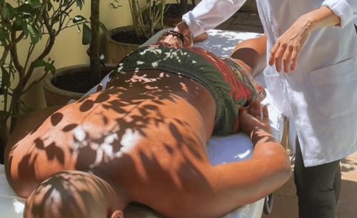 Massagem na Casa São Conrado