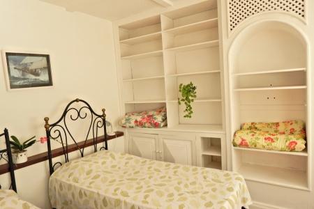 Economy Triple Room with Shared Bathroom